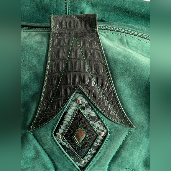 Vintage Boho Neiman Marcus Emerald Green Suede Shoulder Bag - Picture 9 of 12